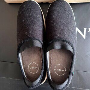 NEW. Unisex Vessi Sunday Slipper: Size 11